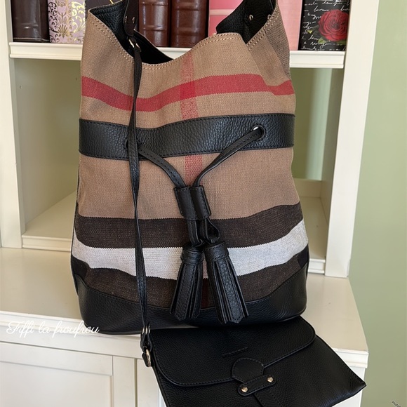 Authentic Burberry bag - Picture 2 of 16